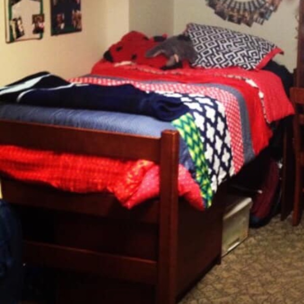 Twin XL comforter and sham